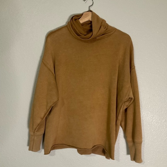 Aerie Fleece Slouchy Turtleneck Tan Camel Boho Oversized Comfy Sweatshirt Size M - Picture 1 of 13